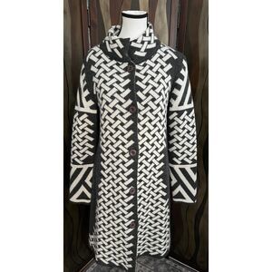 Cocogio black and white crosshatch print wool blend sweater coat. Size L.